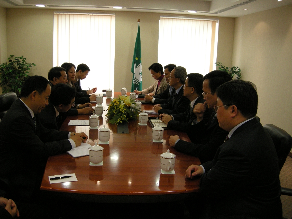 與國家建設部專家團舉行工作會議