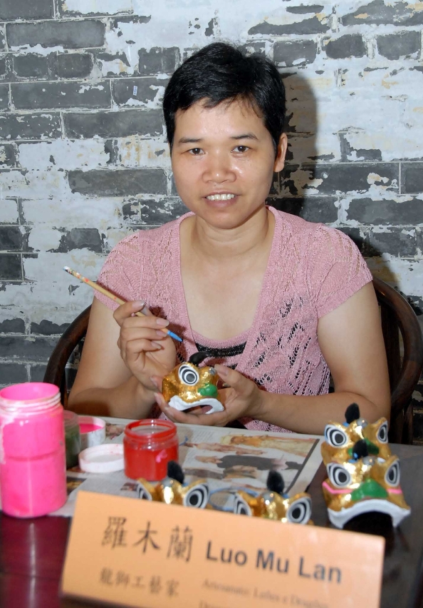 布公仔工藝師羅木蘭