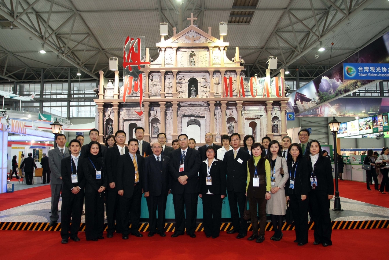 崔世界與澳門業界合照