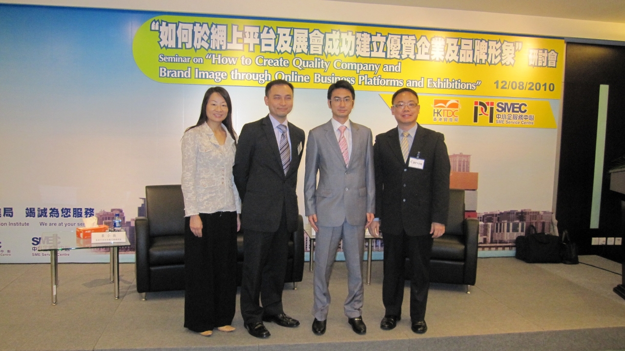 Representatives from organisers and speakers pose for a photo