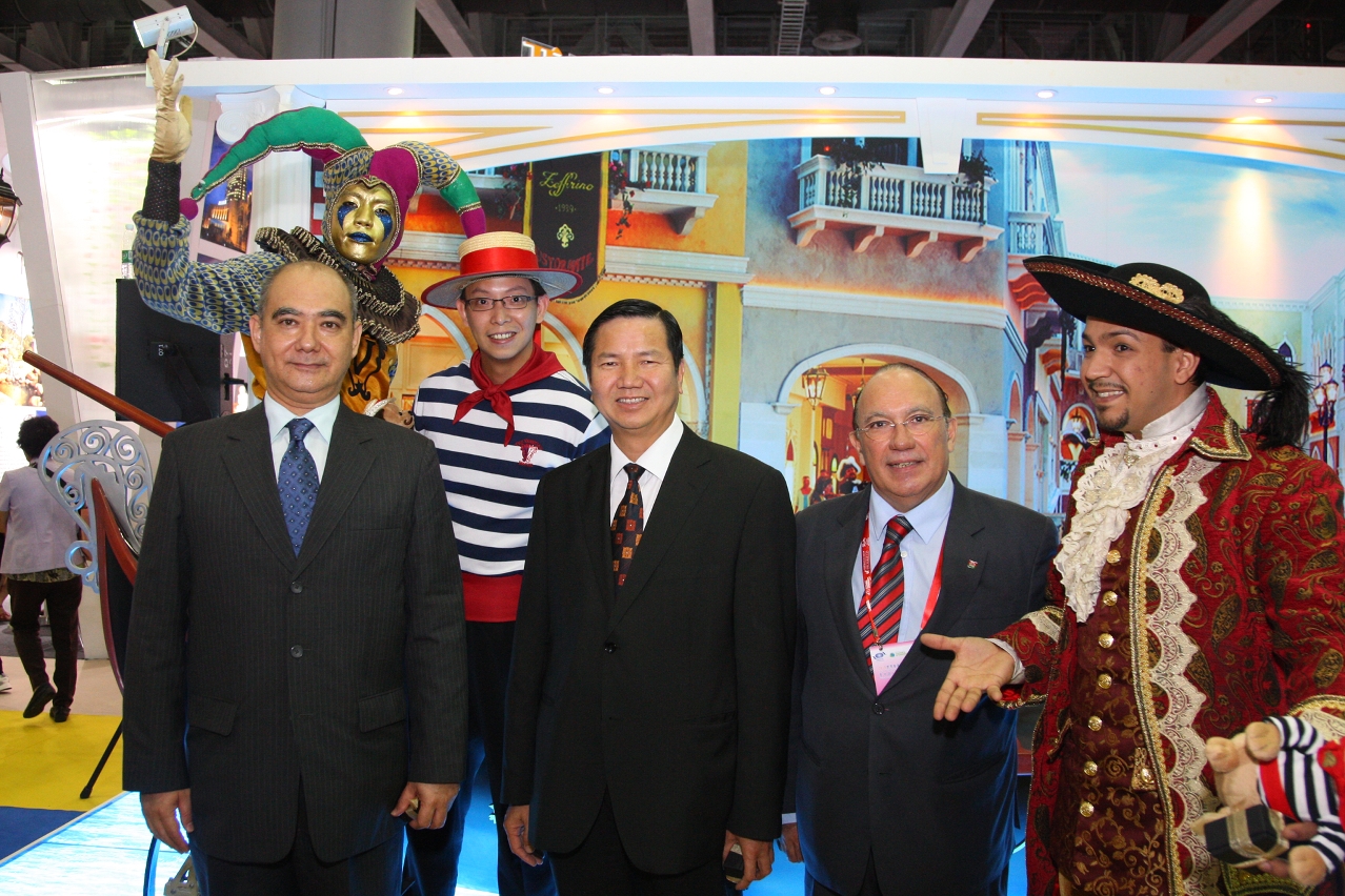 Cheong U visita stand de Macau