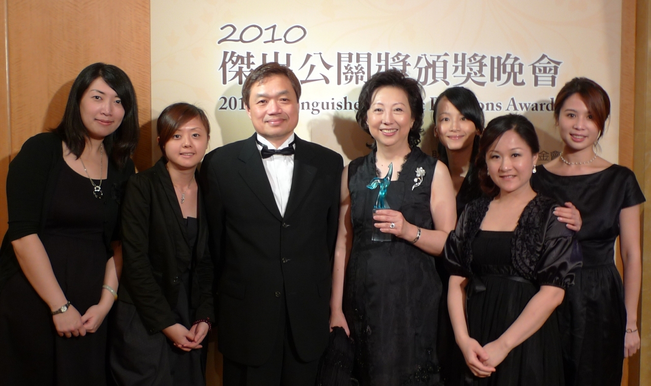 Equipa da representação da DST em Taiwan participa na gala