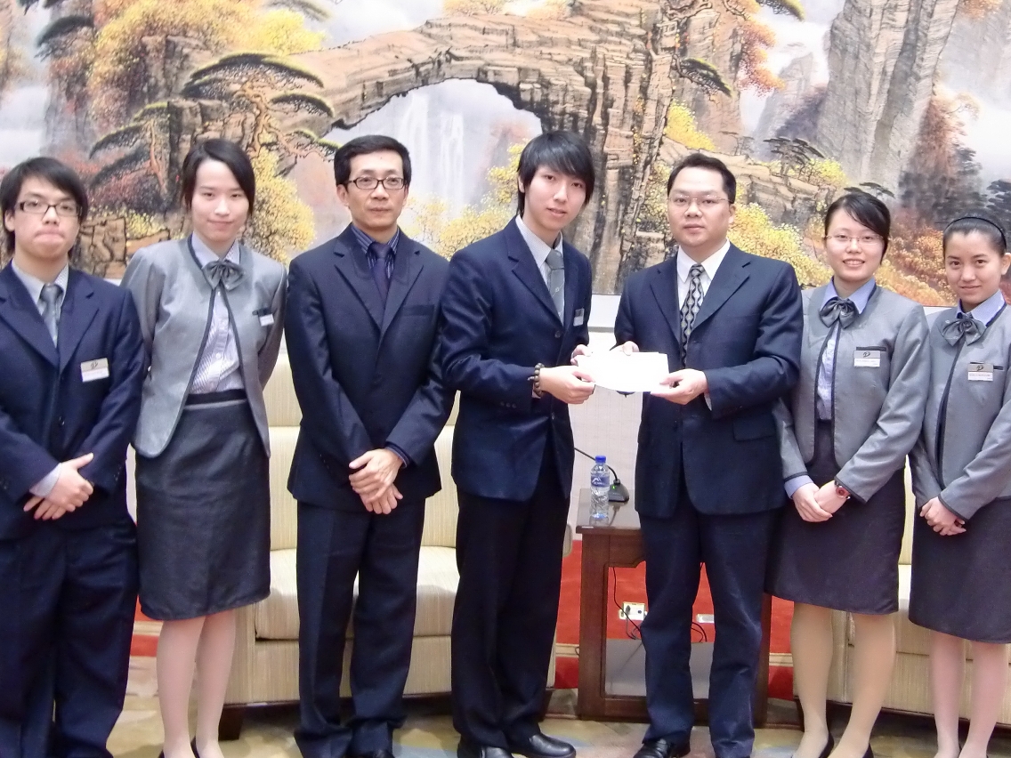 Registrar and representatives of Student Union of IFT transferred the donation to Liaison Office