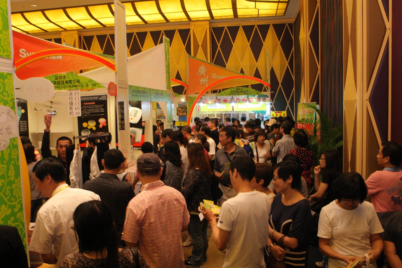 Guangdong Pavilion’s branded products warmly welcomed by residents