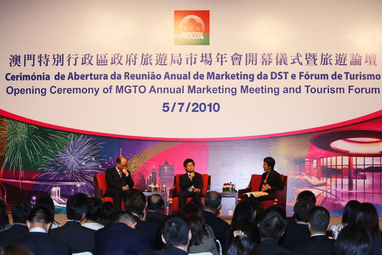 Speakers from governmental departments introduce future working plans
