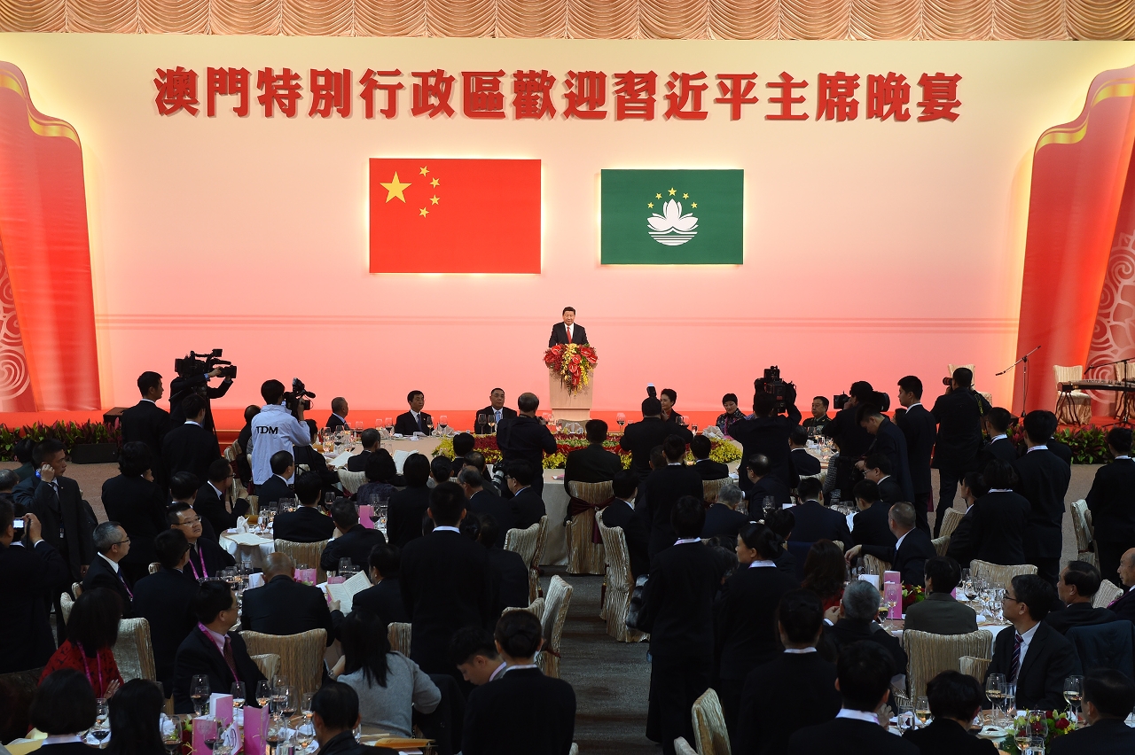 Presidente Xi Jinping discursa no jantar de boas-vindas, no âmbito das comemorações do 15º aniversário da RAEM