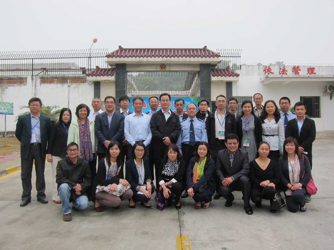 Visita da delegação ao 2.o Centro de Desintoxicação Coerciva da Cidade de Zhuhai