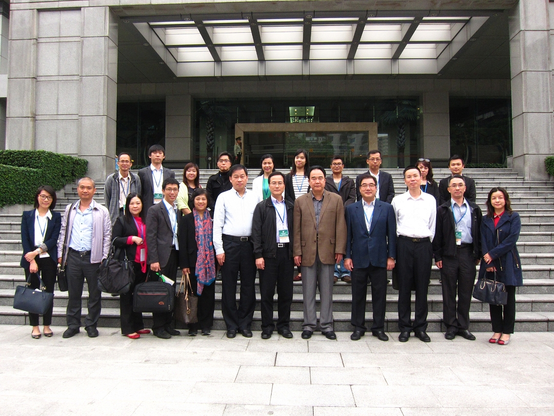 Membros da delegação com dirigentes da Província de Guangdong da área de combate à droga