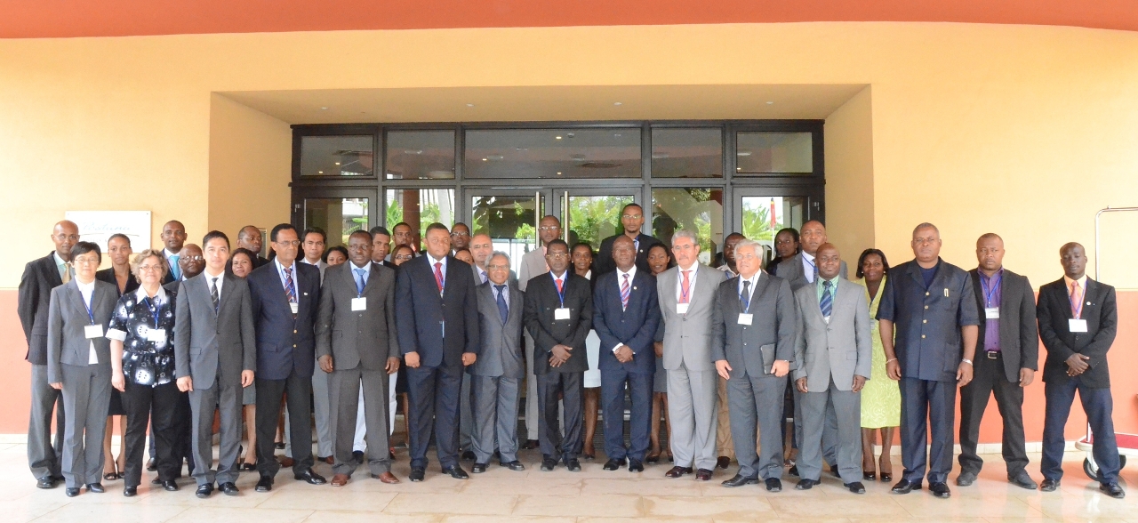 Fotografia conjunta das delegações do seminário