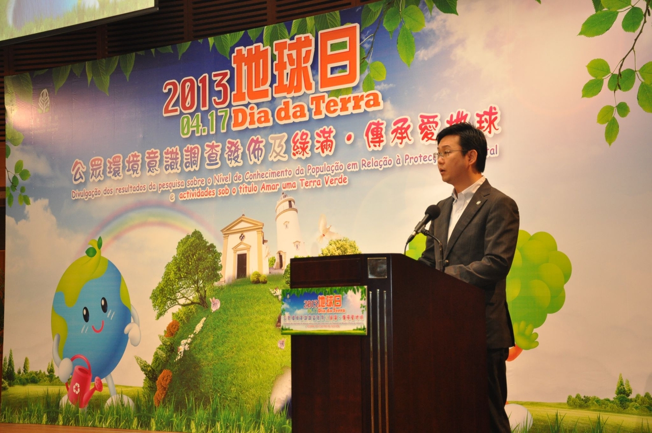 O director da DSPA Cheong Sio Kei discursa no evento