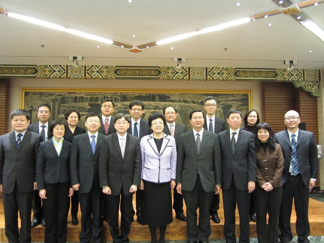 Responsável da Comissão de Saúde Nacional e Planeamento Familiar Li Bin reuniu-se com o Secretário para os Assuntos Sociais e Cultura Cheong U e outros representantes de Macau.