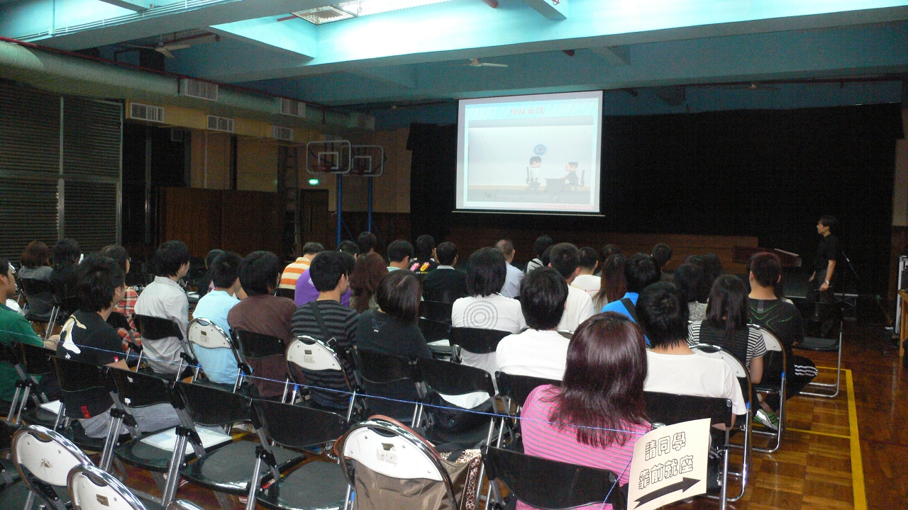Seminário sobre “Orientações de emprego” na Escola Secundária Nocturna Xin Hua
