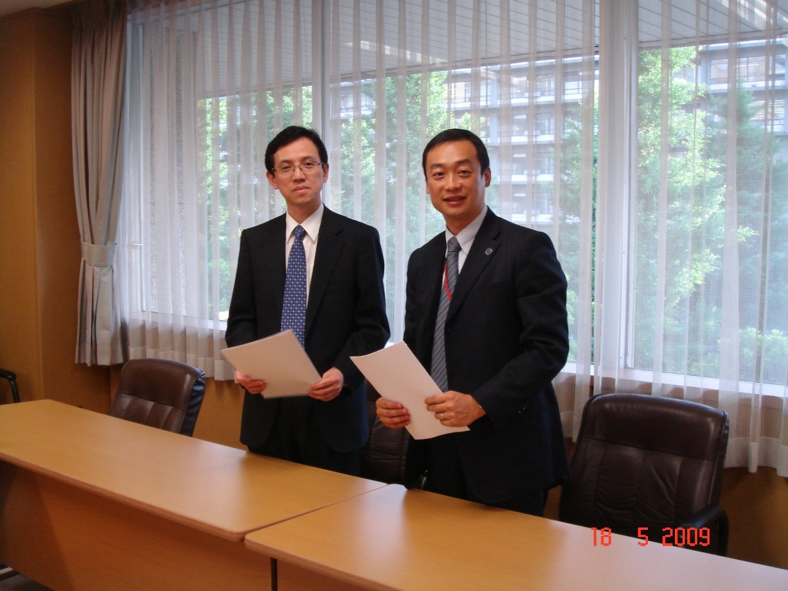 The Civil Aviation Authority of Macao SAR and the Ministry of Land, Infrastructure, Transport and Tourism of Japan met in Tokyo on 18 May 2009 to renew the Record of Discussions regarding the air transport market between Macao and Japan. The new Record of Discussions allows Macao’s airlines to fly scheduled services to all points in Japan.