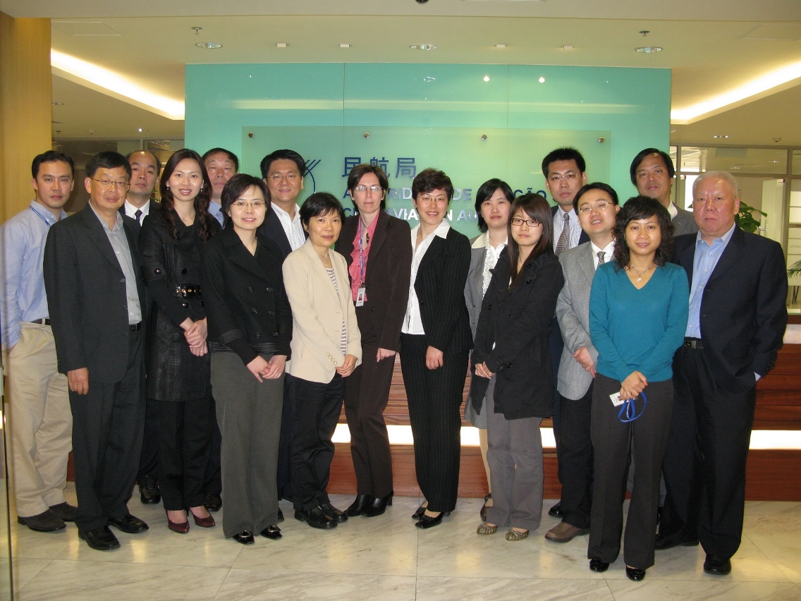 Legal specialists from the aeronautical authorities and other relevant government bodies from the mainland, Hong Kong and Macao met in Macao on 27 and 28 March 2008 to hold a tripartite international air law meeting.