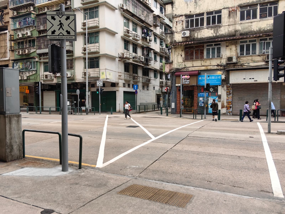 沙梨頭海邊街與土地廟前地交界已增過路方向